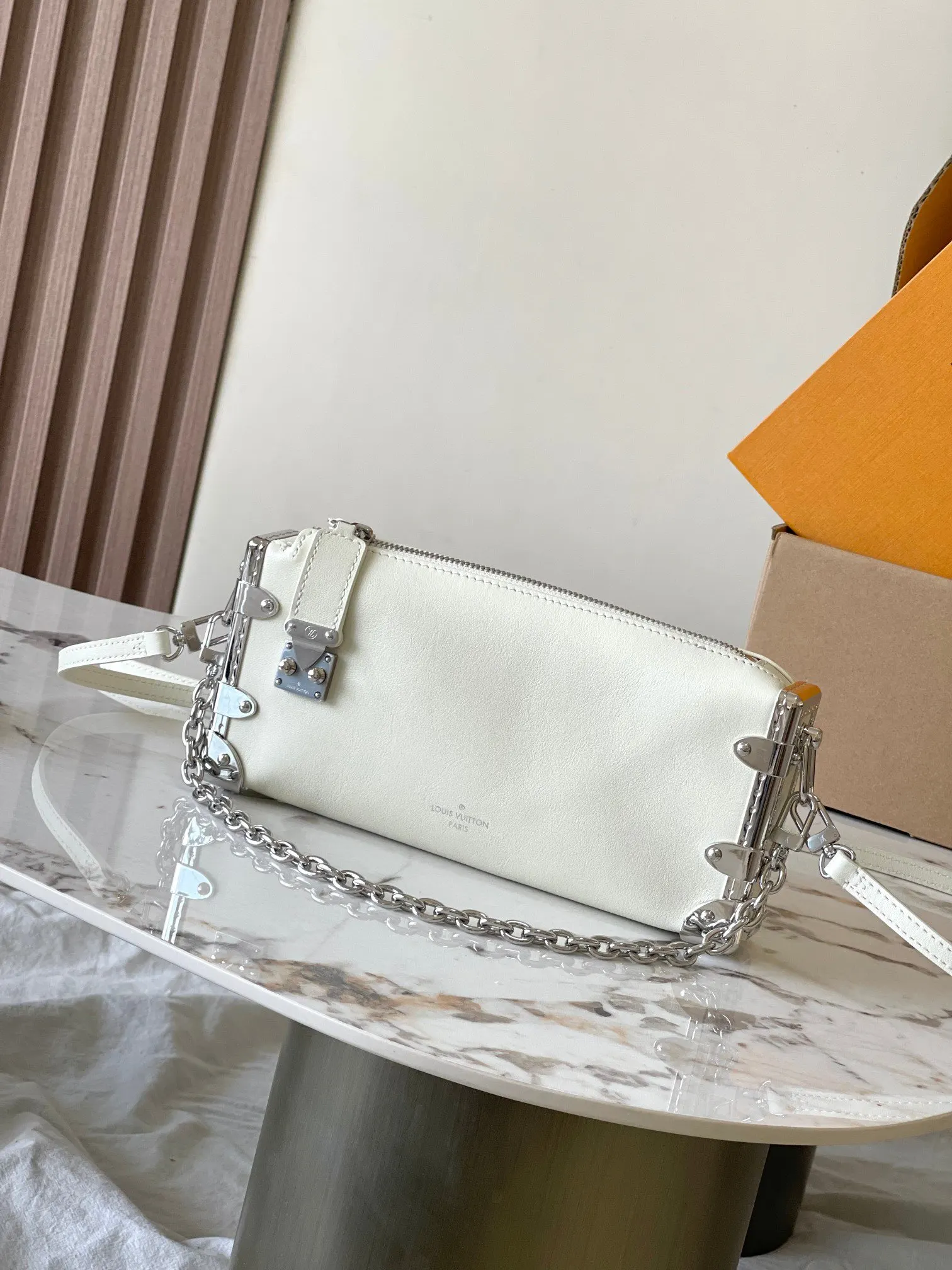LV 白色 Slim Trunk 手袋向传 單肩包 日常單肩背款