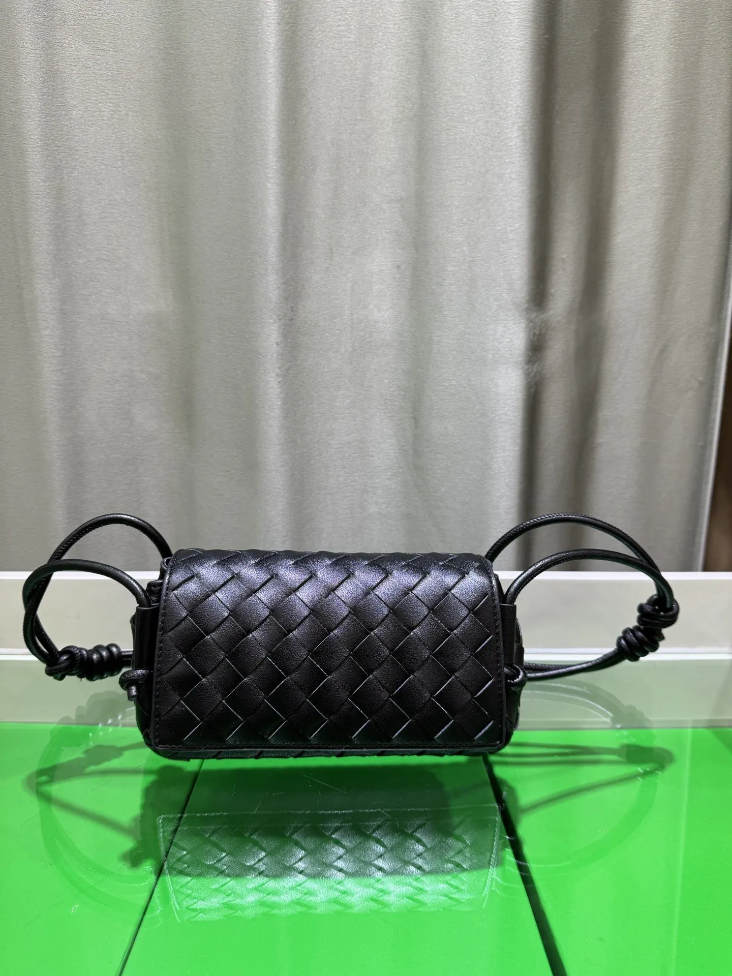 Bottega Veneta 小牛皮 腋下包 復古腋下背款