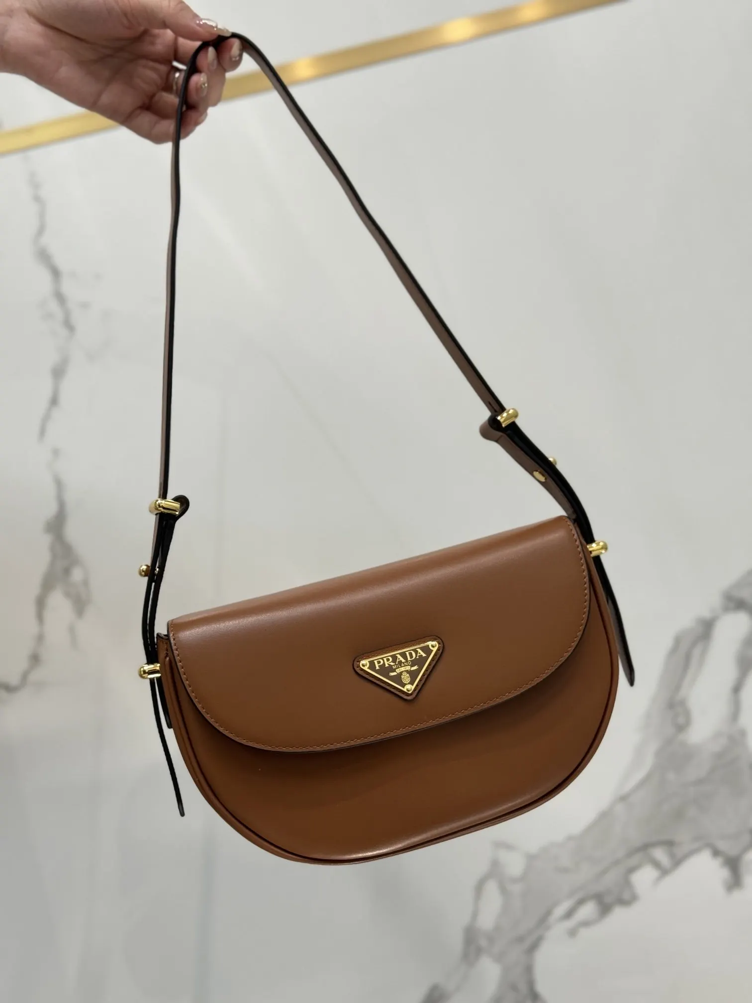 PRADA 牛皮 羊皮 斜背包 日常通勤款