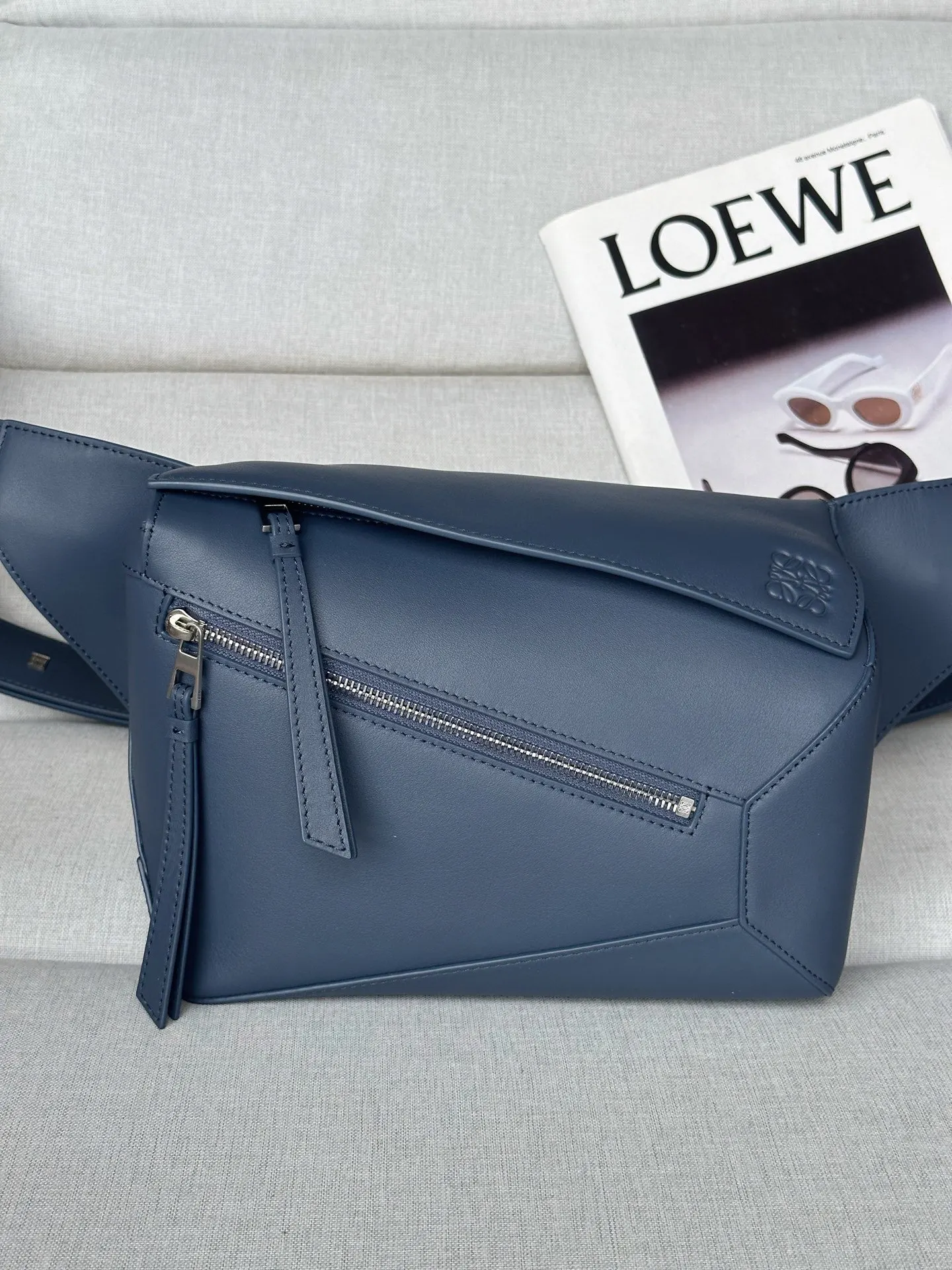 Loewe Puzzle 蓝色 牛皮 腰包 休闲腰包款