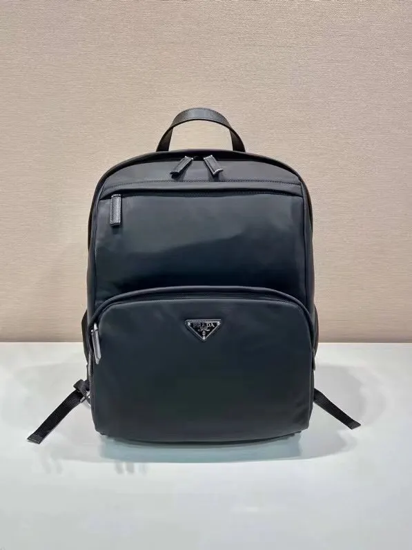 PRADA Re-Nylon尼龍 Saffiano十字纹牛皮 三角标 雙肩背包 輕便实用款