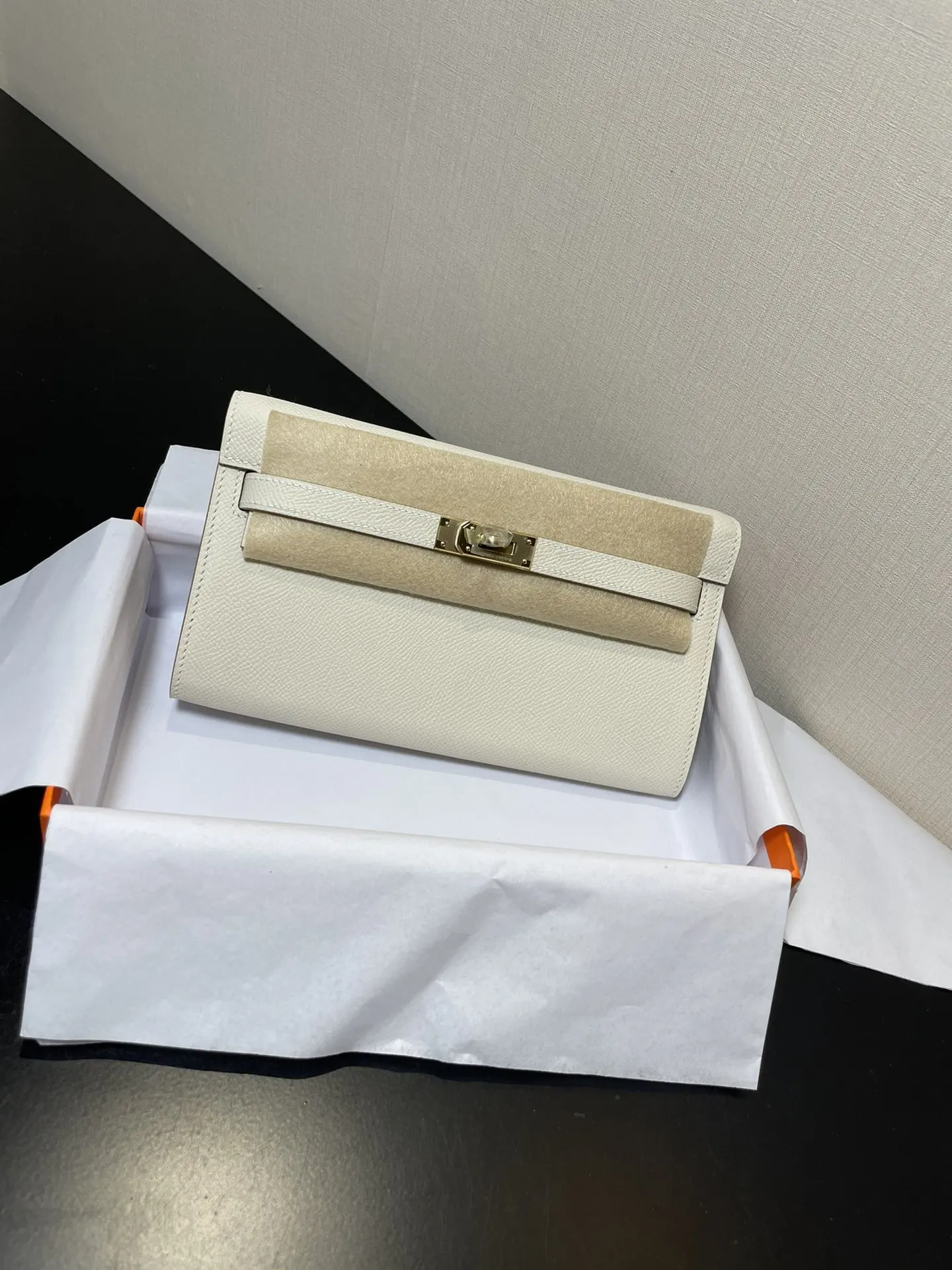 Hermes Kelly 奶昔白 Epsom掌纹牛皮 斜背包 經典款