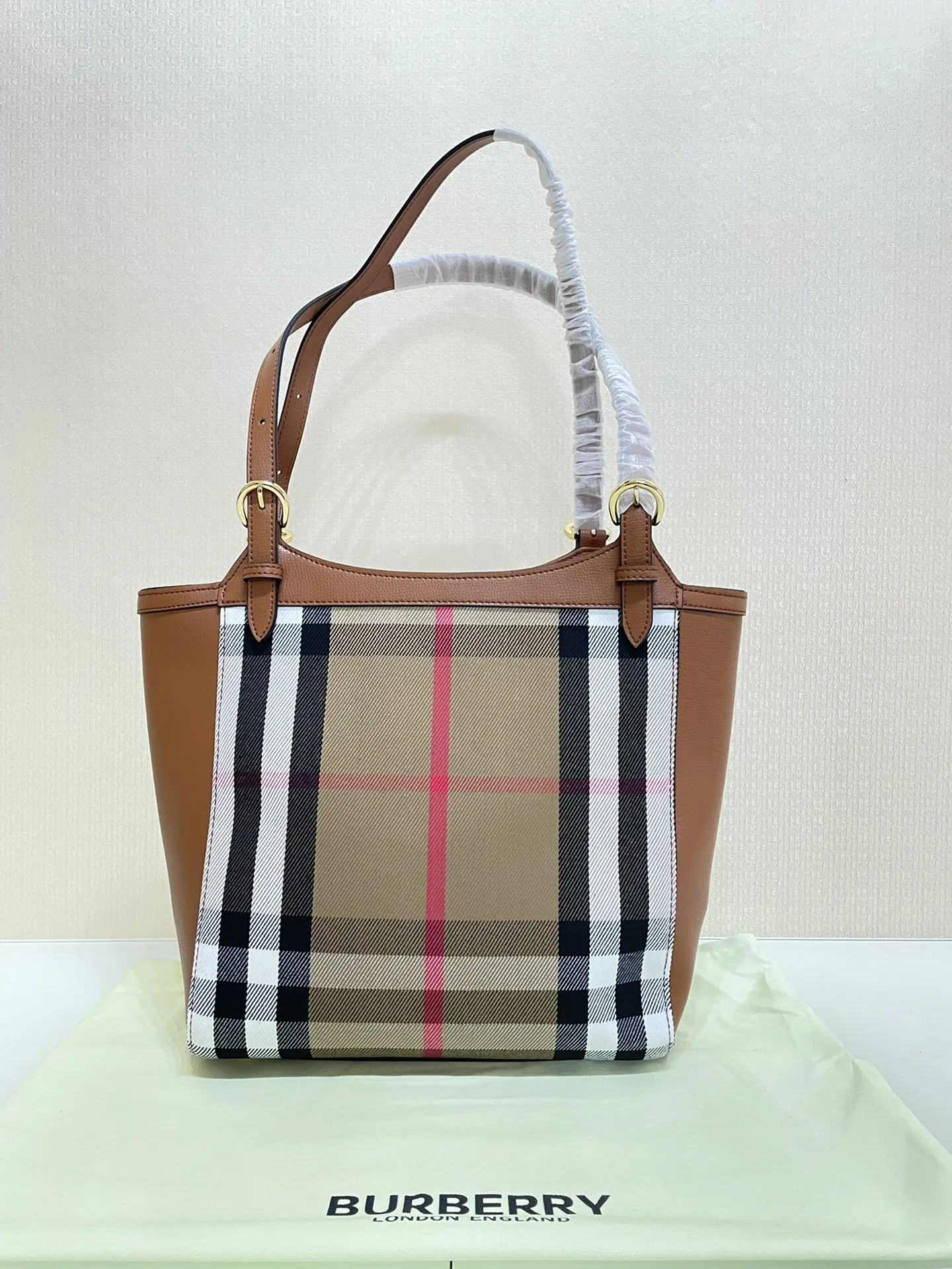Burberry 皮革 巴宝莉精致的粒面皮革托特包 搭 House 大容量托特款