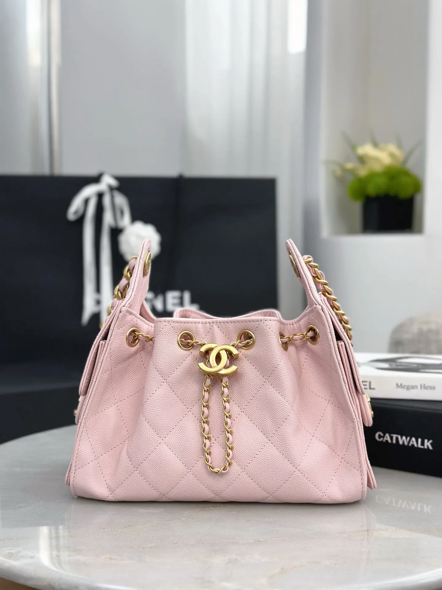 CHANEL 22 Bag 粉色牛皮鏈條包 小號款