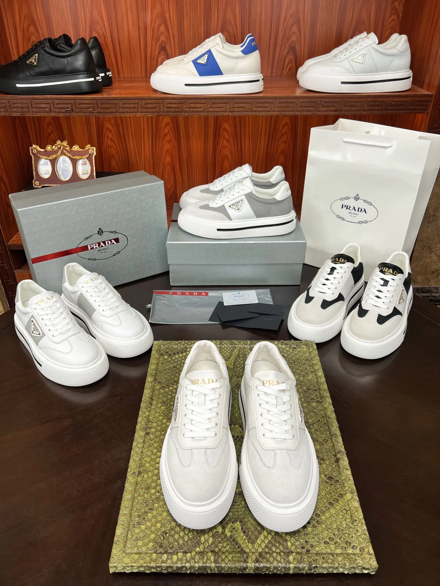 Prada Fashion Item Casual Versatile Leather