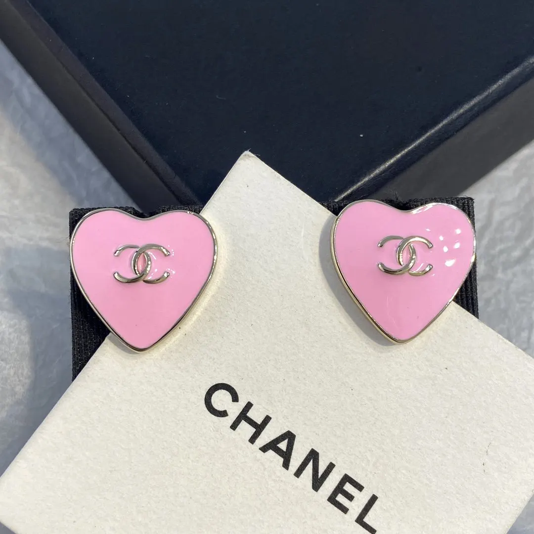 Chanel 粉色 双C 爱心 耳钉 小巧点缀 耳饰