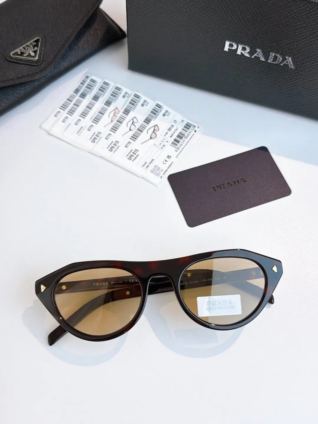 PRADA SPR B15 太阳眼镜 時尚遮阳款
