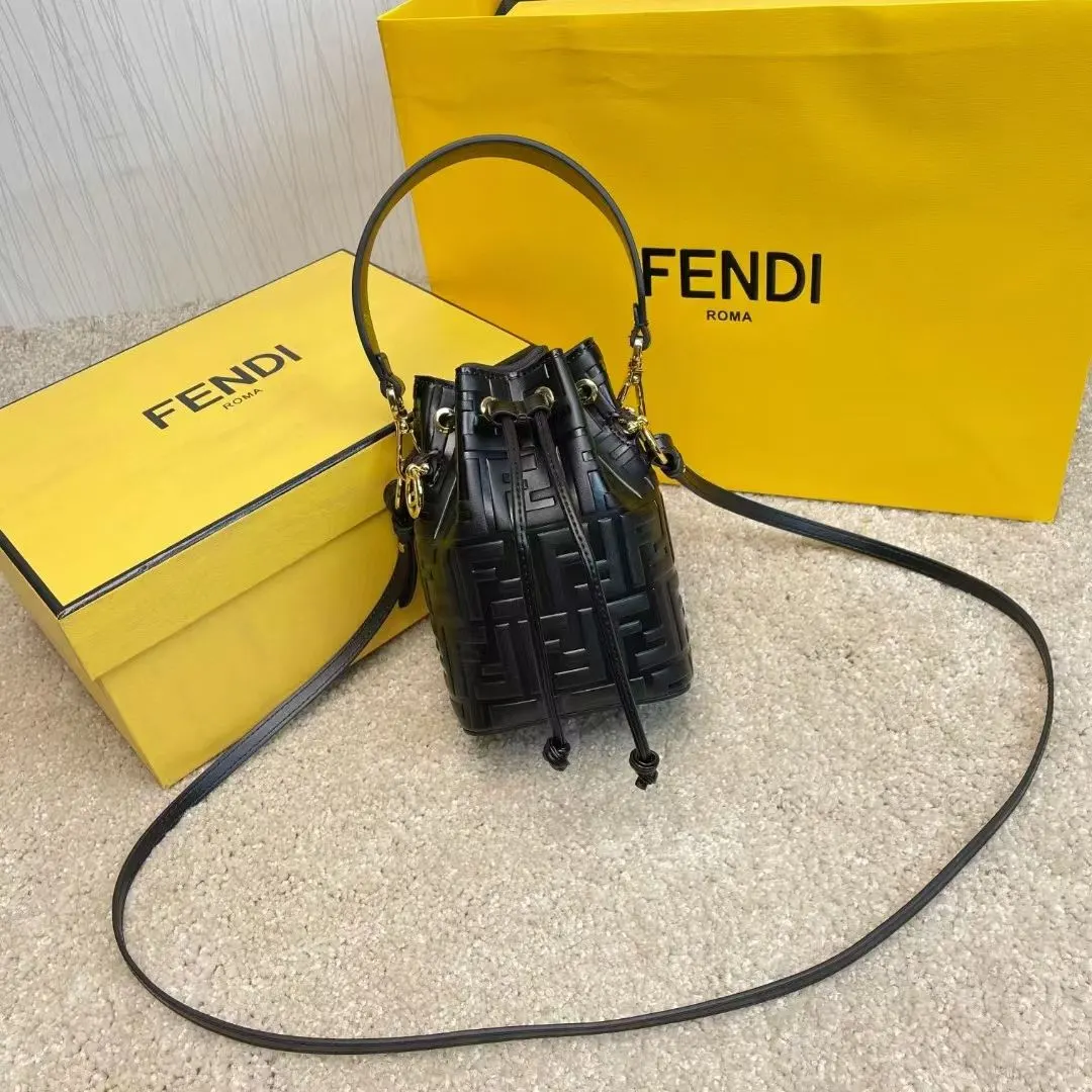 Fendi 白色 金色 小牛皮 水桶包 休閒水桶款