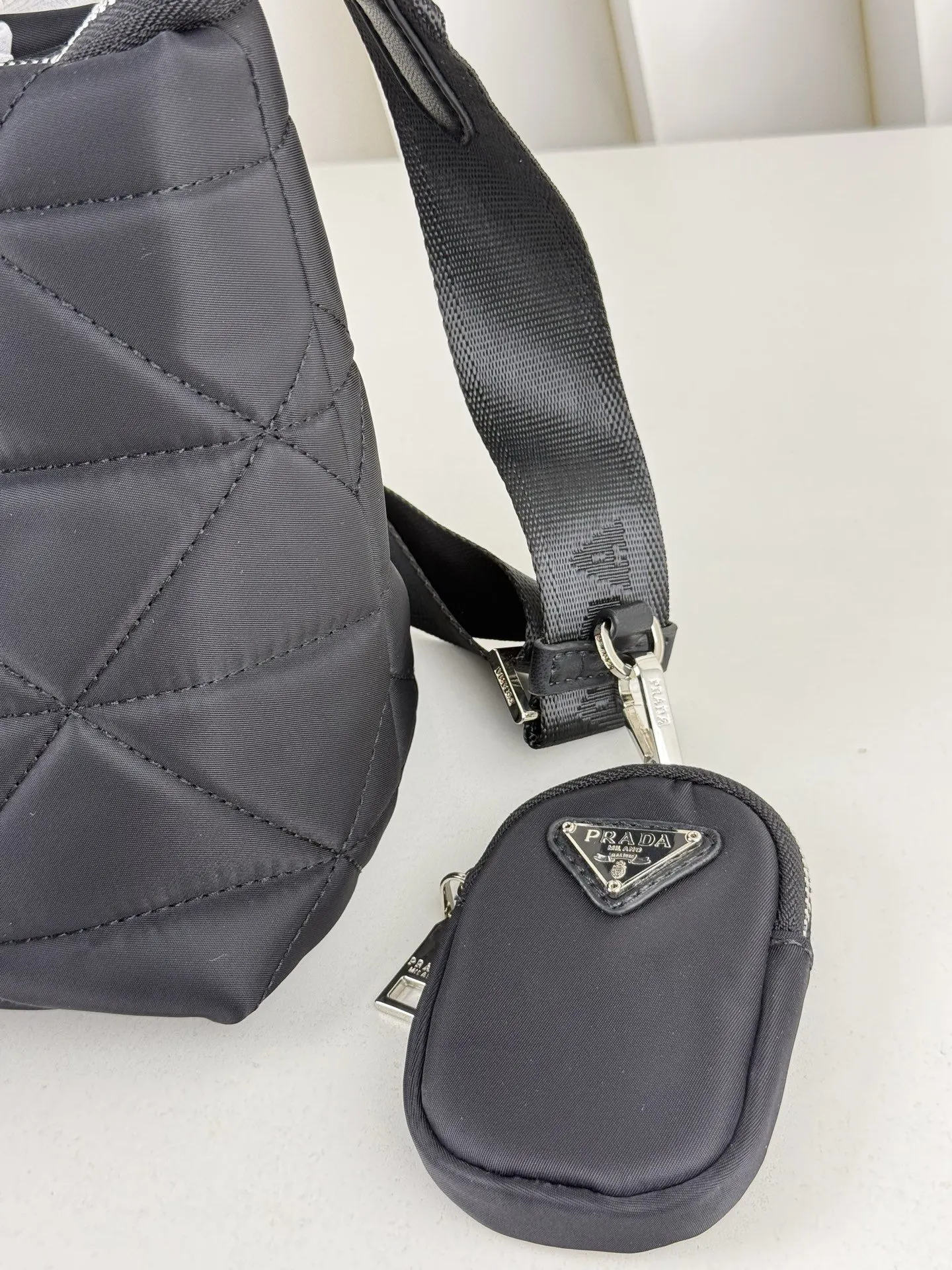 Prada 黑色 尼龍 黑色菱格绗缝Style托特包 采用尼龍 大容量托特款