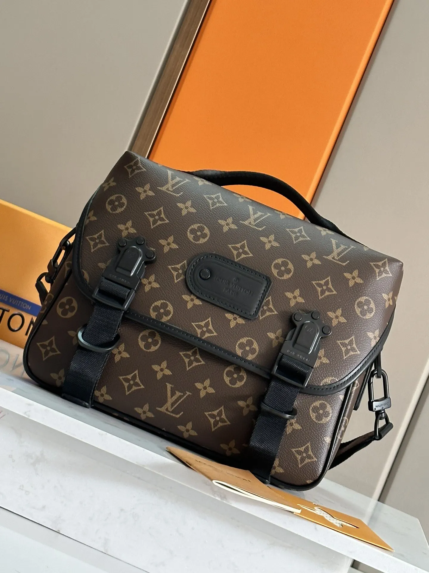 LV 牛皮 开发 全钢五金 本款 Trail 邮差包向品牌 收纳包 旅行收纳款
