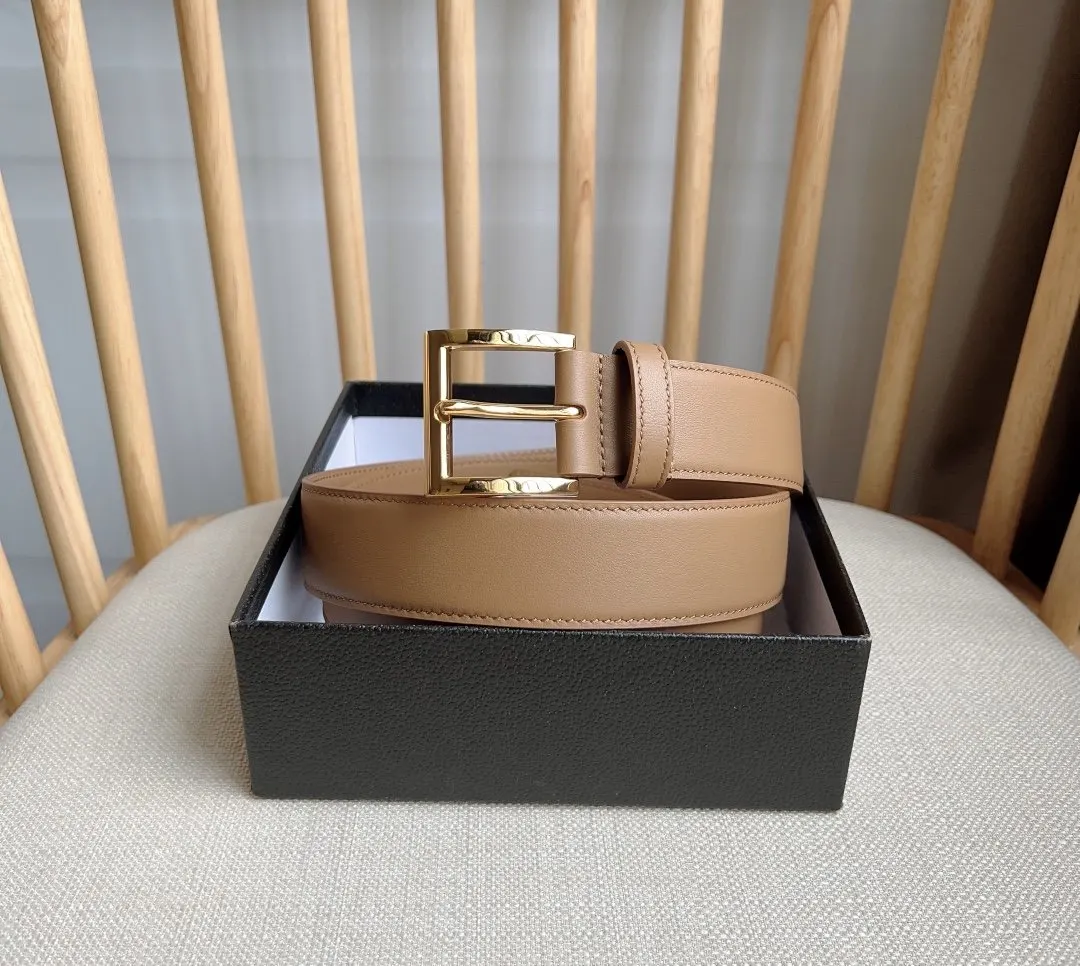 PRADA 皮革 腰帶 通勤搭配款