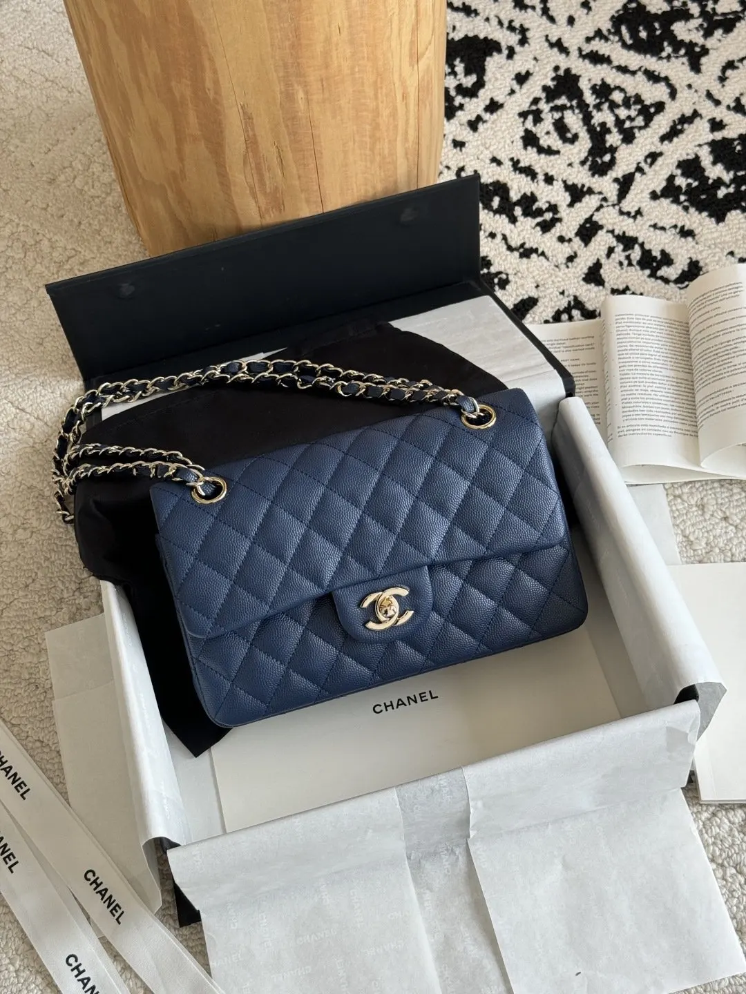 Crossbody Bag Lightweight Classic Leather
