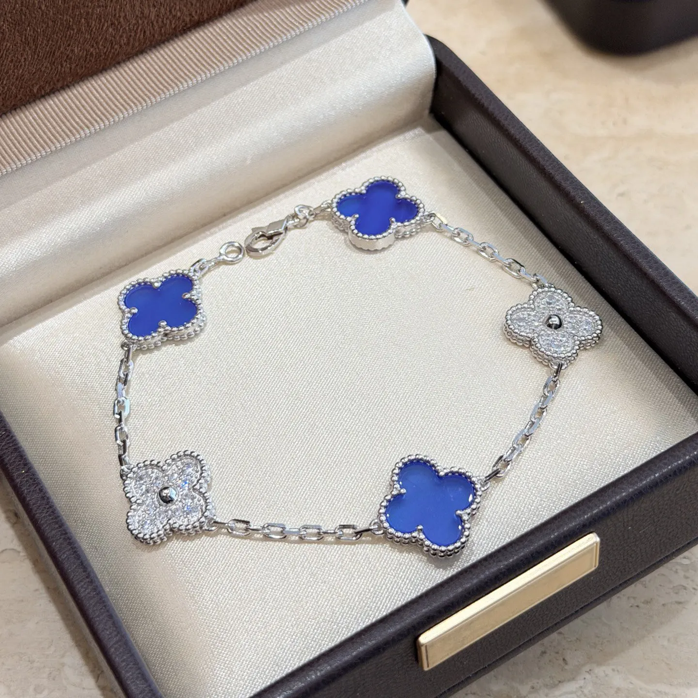 Van Cleef 金色 满钻 四叶草 菱形 手链 日常叠戴款