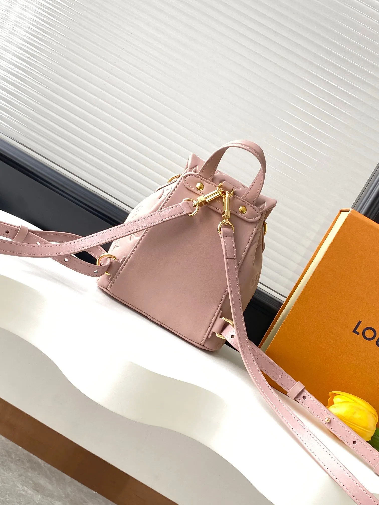 LV 黑色 粉色 牛皮 双肩包 实用双肩款