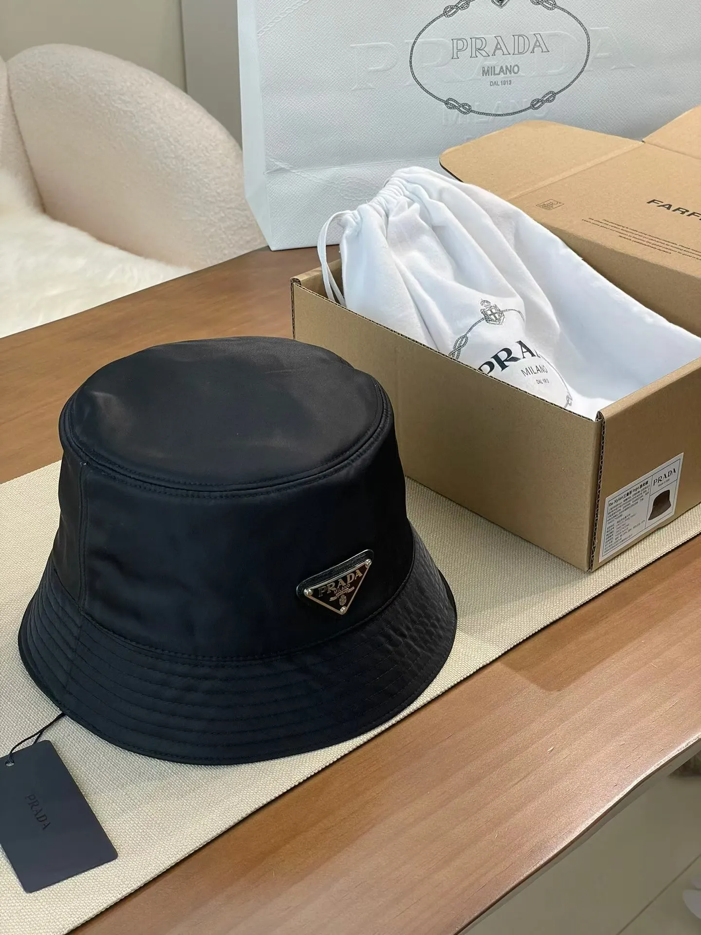PRADA Re-Nylon尼龍 Logo 帽子 精致搭配款
