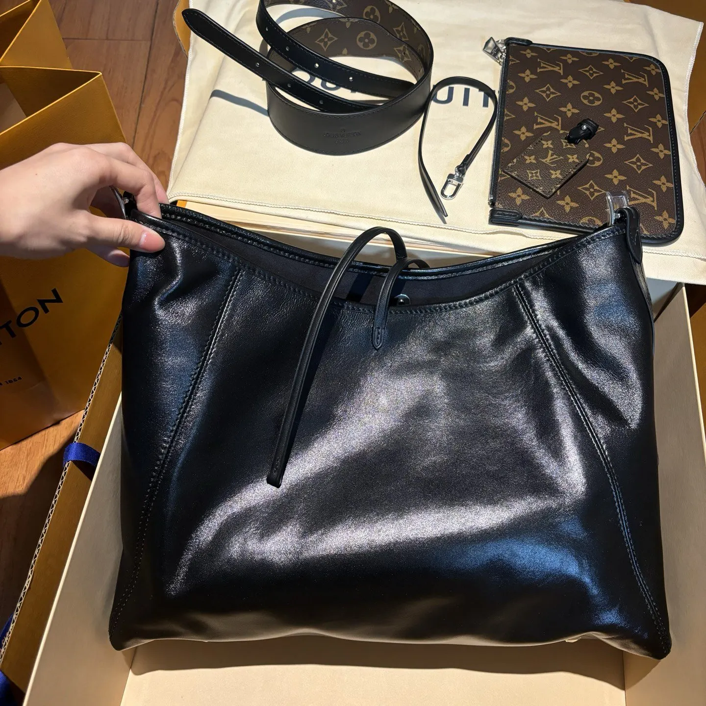 CarryAll 老花 羊皮 水桶包 休閒水桶款