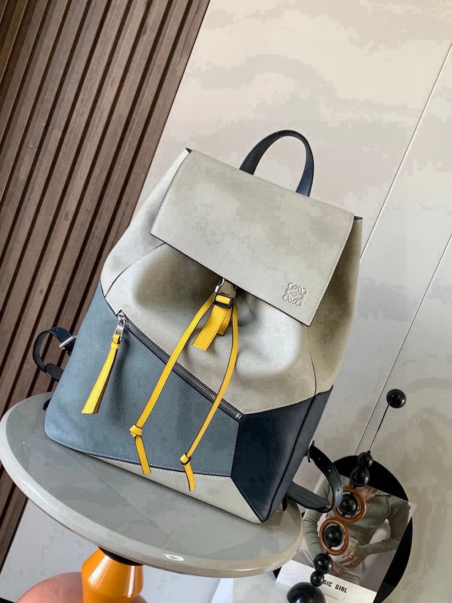 Loewe Puzzle 米白 小牛皮 雙肩包 实用雙肩款