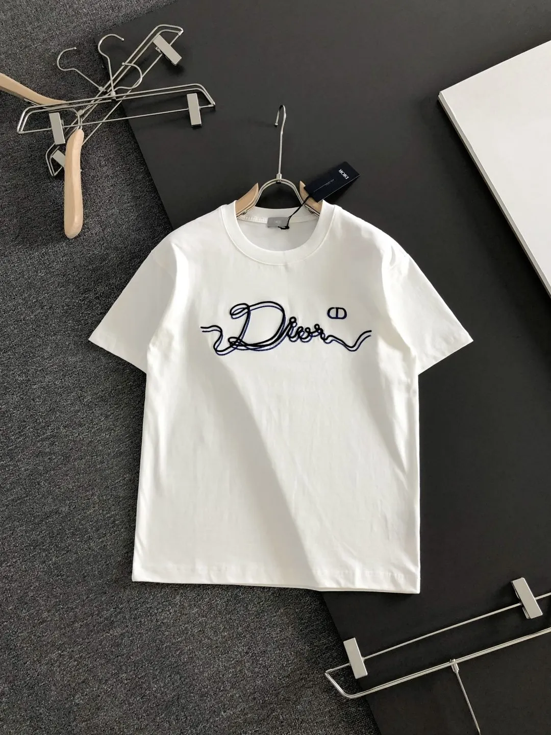 Dior 短袖T恤 精緻穿搭款