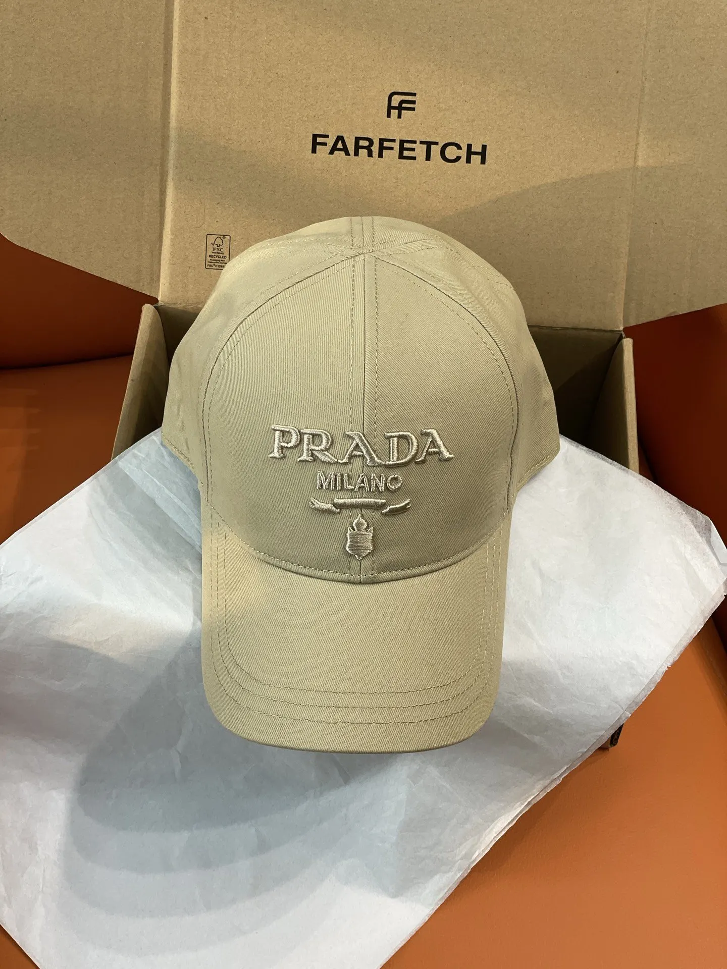 PRADA 白色 牛仔 Logo 帽子 精致搭配款