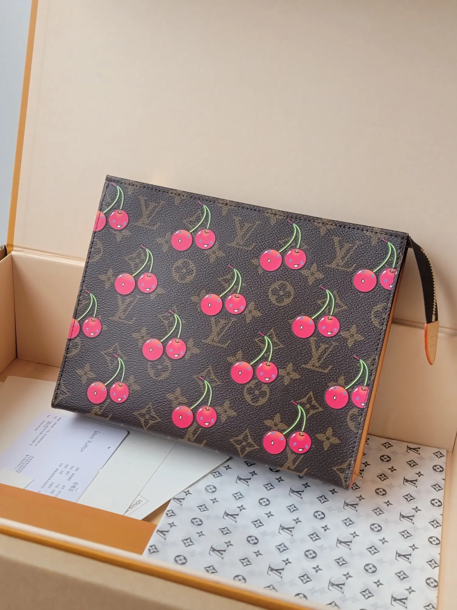 LV 黑色樱桃印花拉链錢包 手拿款