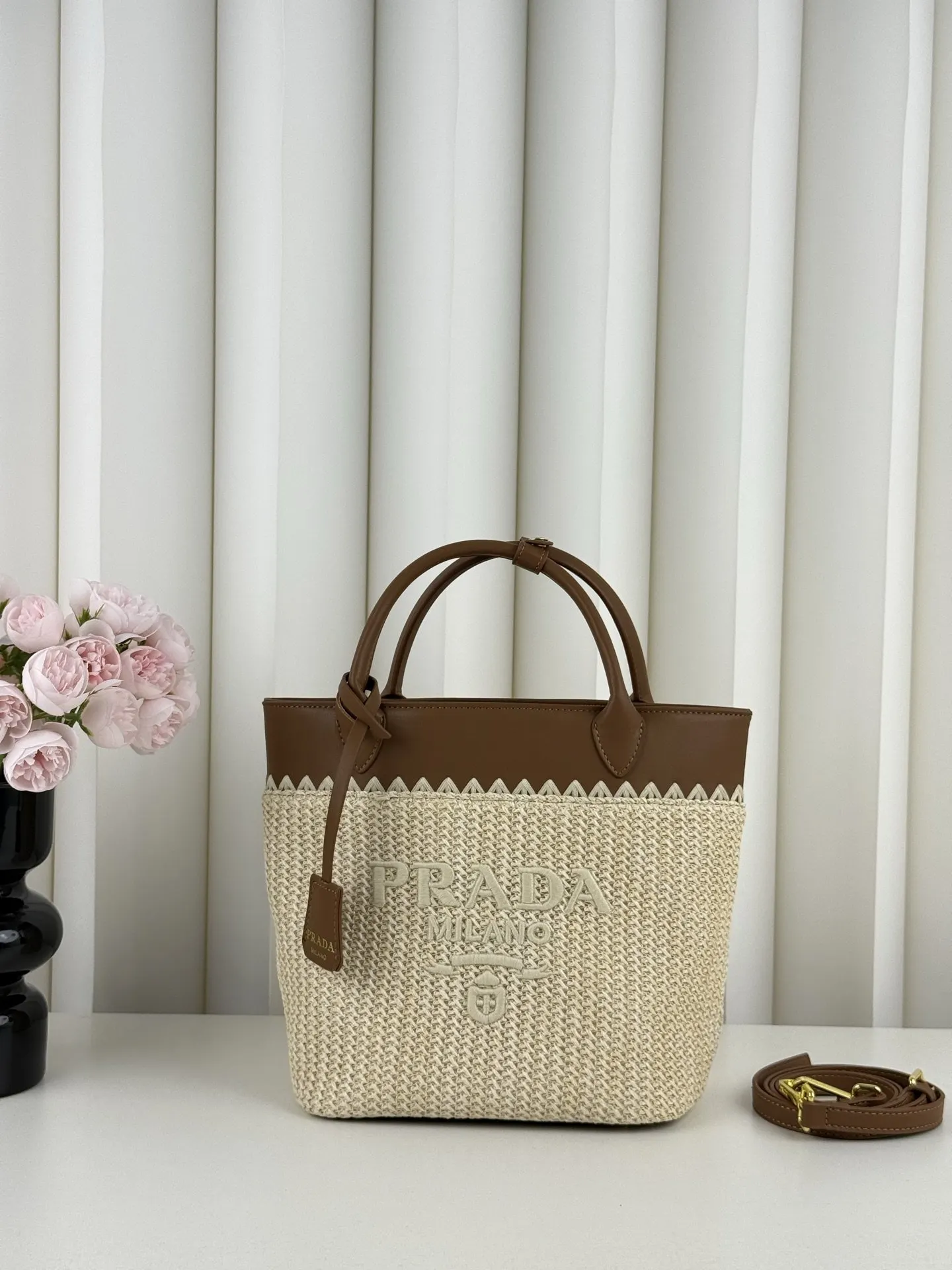 PRADA 购物袋 輕便实用款