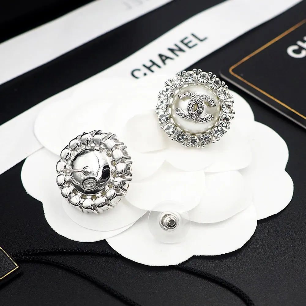 Chanel 珍珠 耳钉 小巧点缀 耳饰