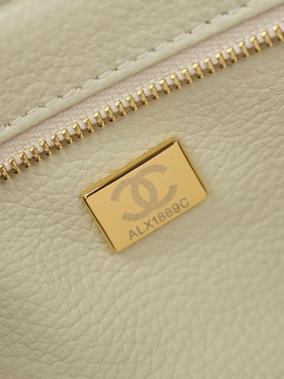 CHANEL 白色 米白 小牛皮 腋下包 復古腋下背款