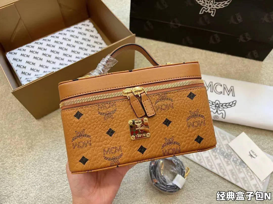 化妝箱小箱子包 本季真是Box手袋的天下 小箱包出了 化妝包 便携收納款
