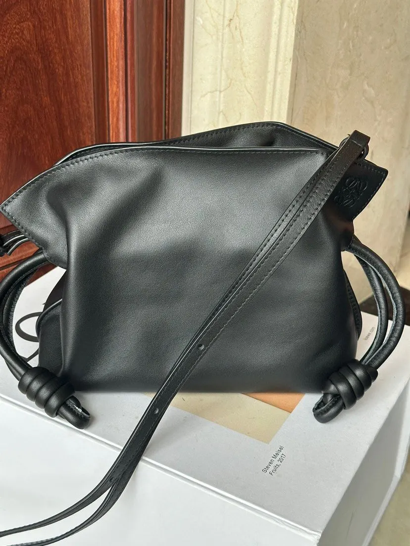 Loewe 黑色 小牛皮 手拿包 精致手拿款