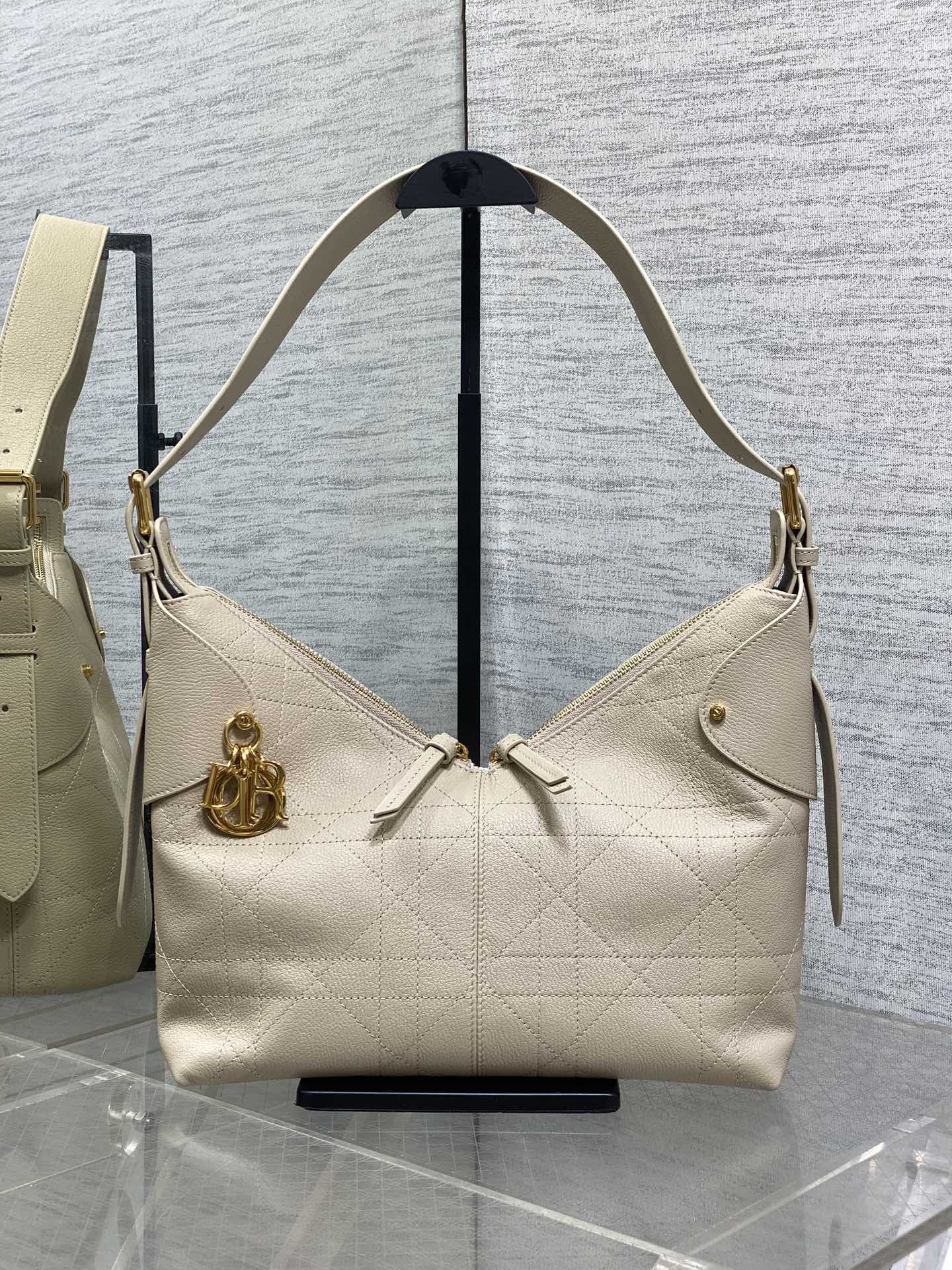 Dior Voyage 腋下包 手提斜挎款