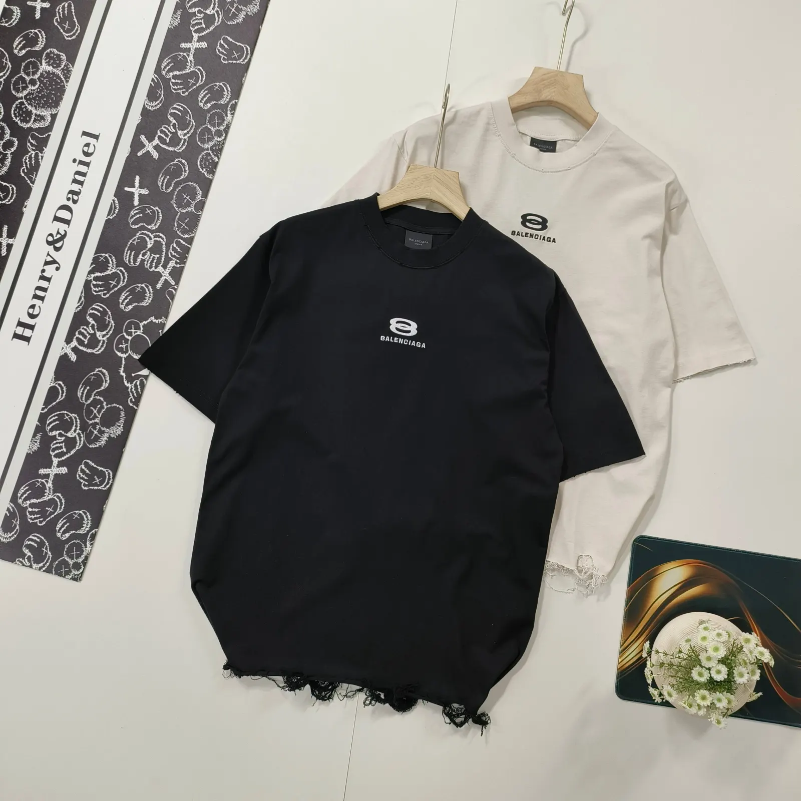 Balenciaga 米白 Logo 短袖T恤 街頭休閒款