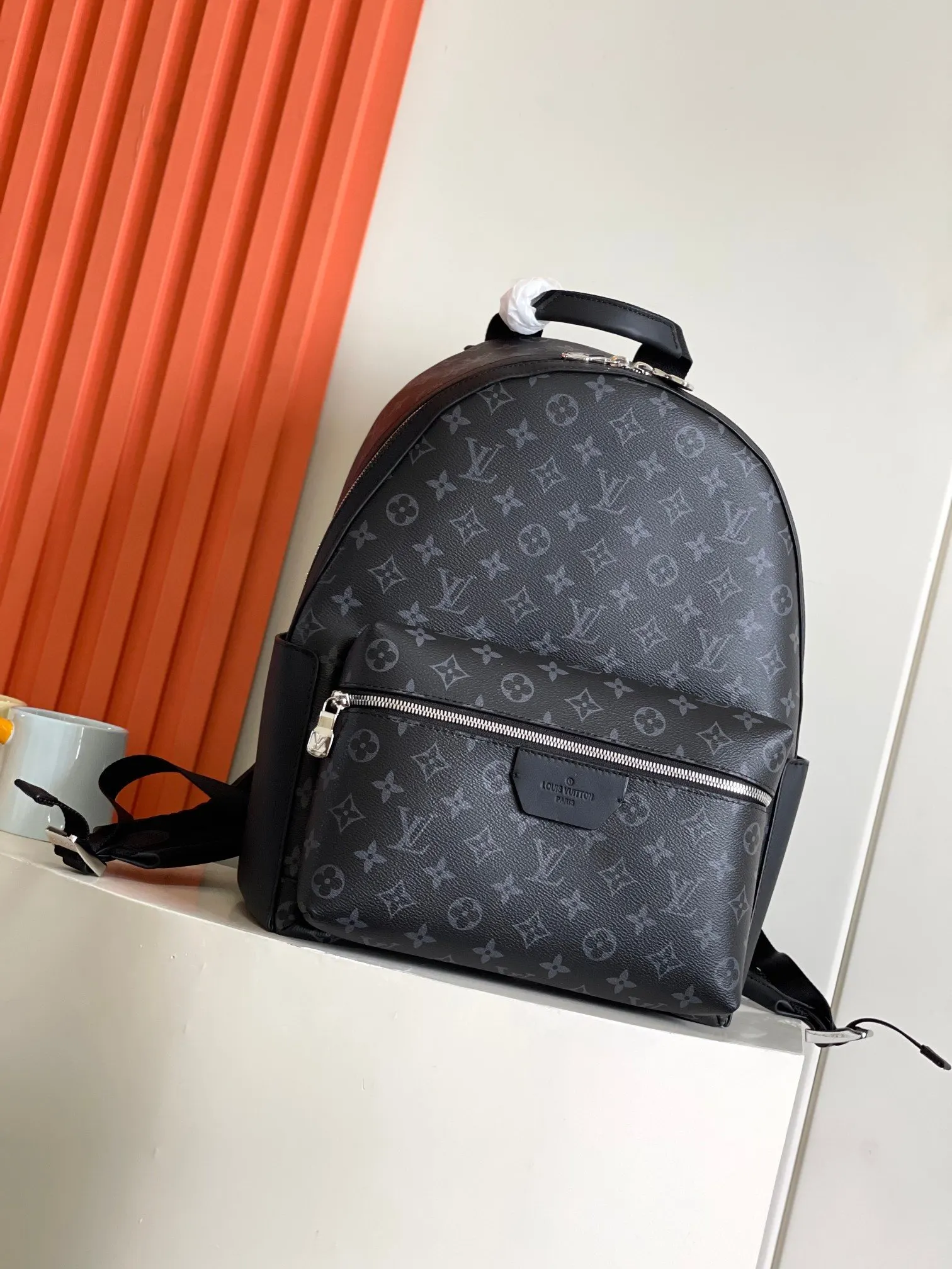 LV Discovery 黑色壓紋雙肩包 經典款