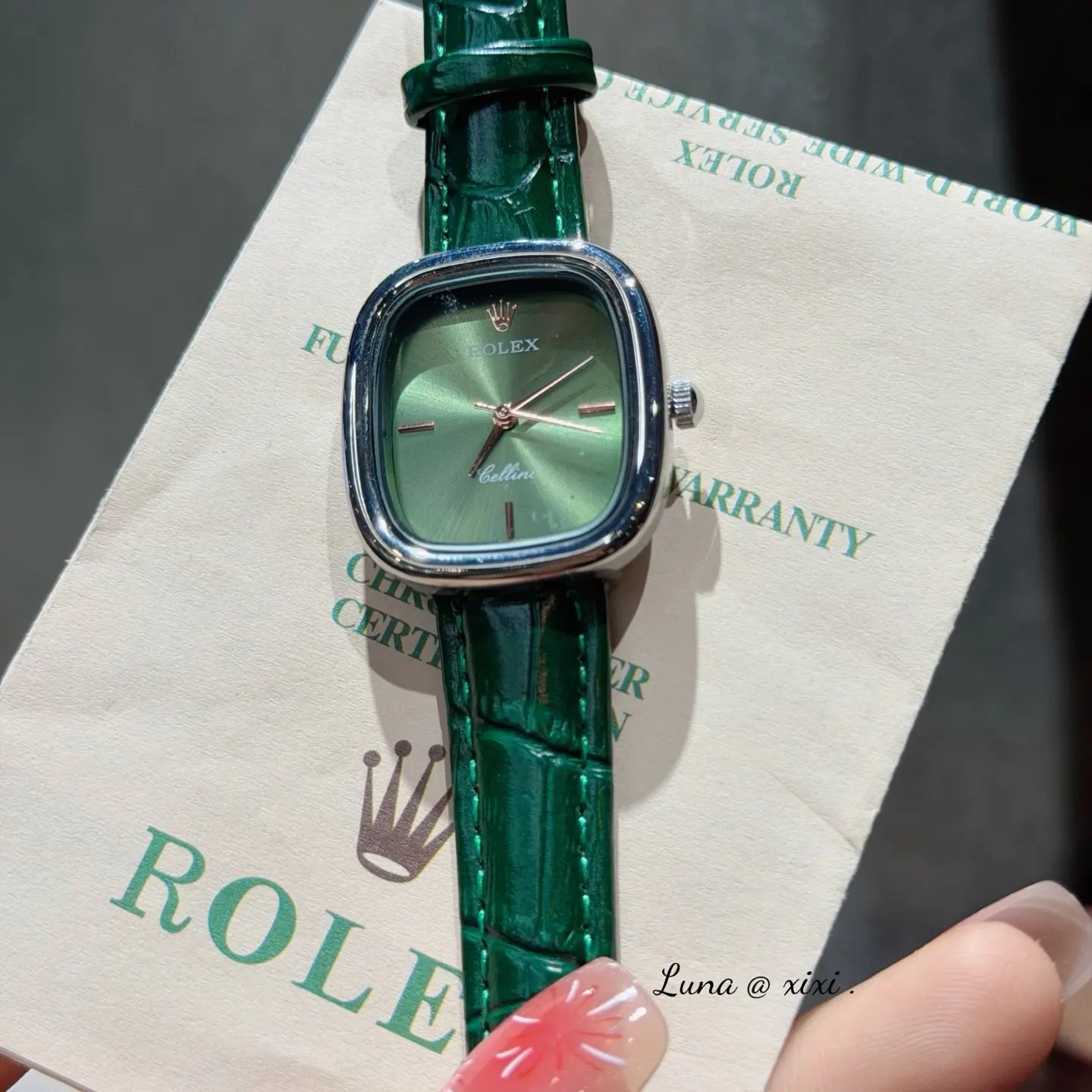 Rolex 小牛皮 小牛皮钢带搭 蝴蝶扣 不显浮华的风格广受