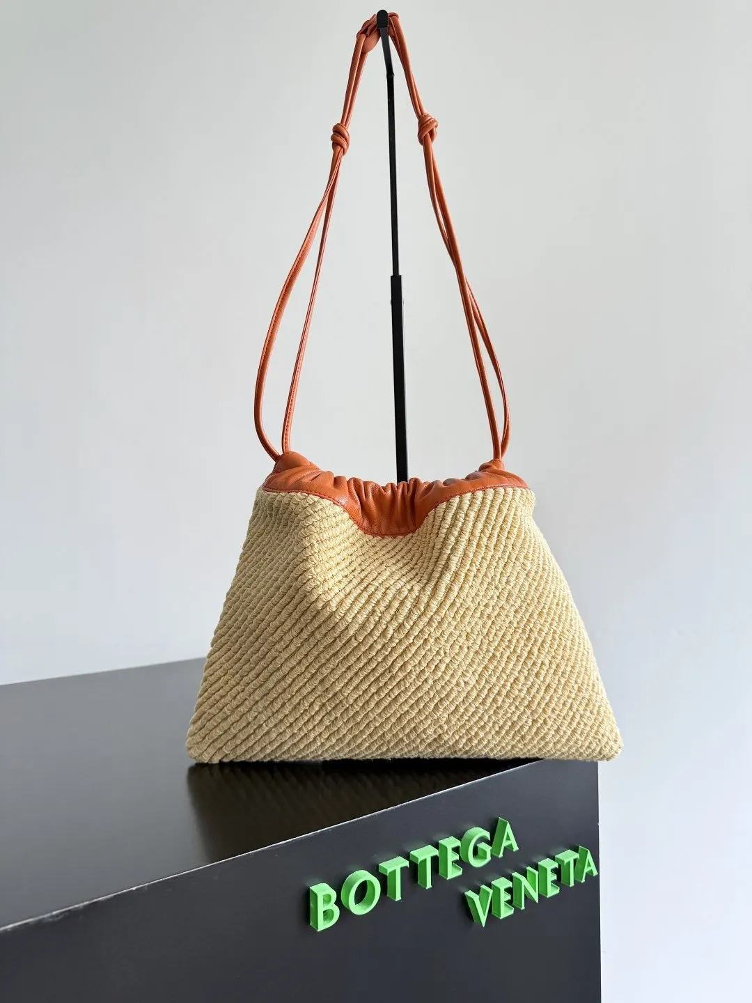 Bottega Veneta 橙色 腋下包 復古腋下背款