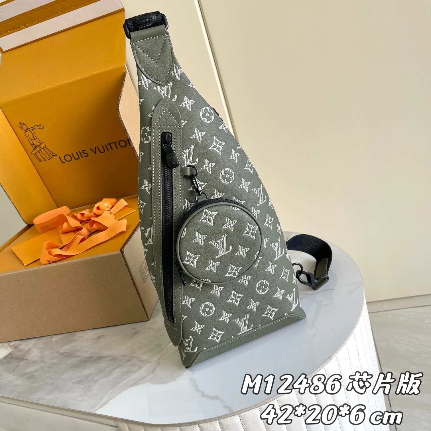 牛皮 拉链侧袋可收納智能手机 可拆卸收納包方便取放物品 可 雙肩包 实用雙肩款