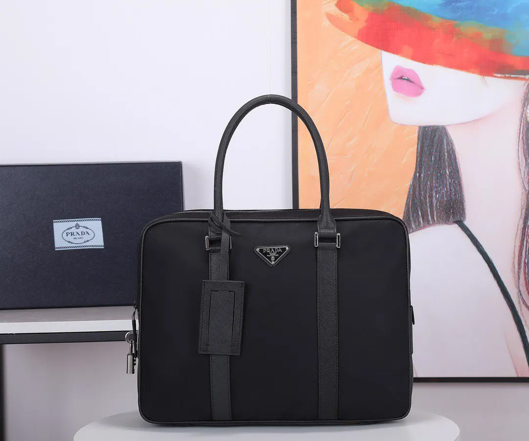 Prada 黑色 牛皮 进口防水降落伞布 头层牛皮 公文包 商務通勤款