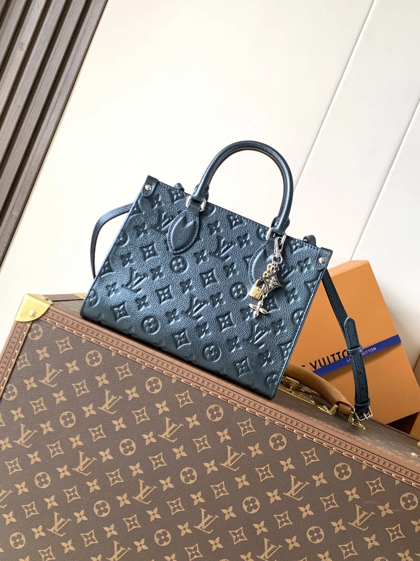 LV Onthego 黑白配色 托特包 大容量通勤款