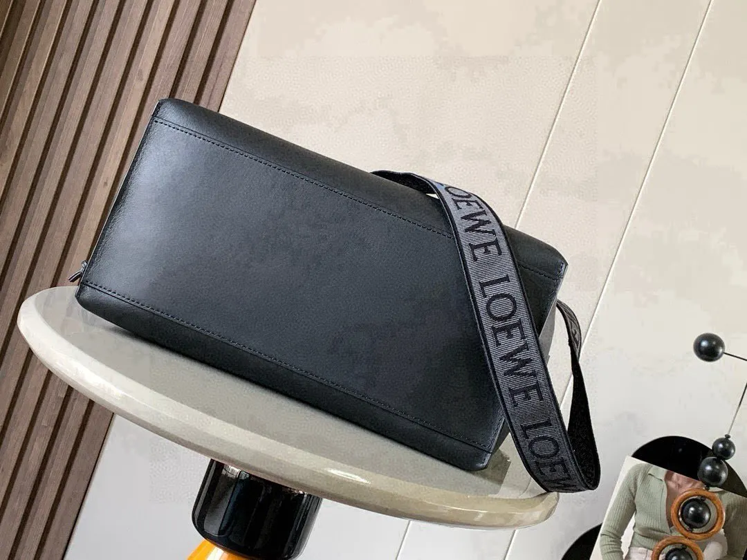 黑色 牛皮 Cubi惊艳亮相 这次出了Cubi 真是让人惊喜 腋下包 復古腋下背款