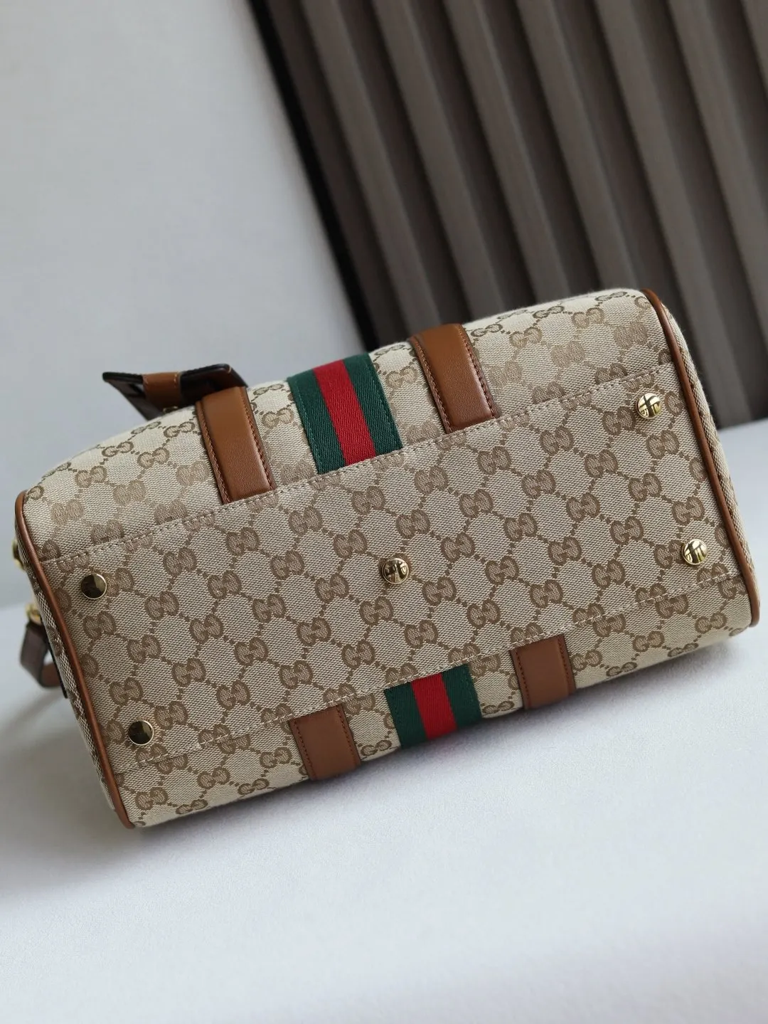 牛皮 Vanity系列从經典圆筒包汲取灵感 斜背包 輕便斜挎款
