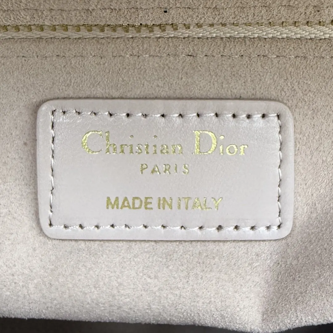 Dior Lady Dior 米色羊皮卡夾 標籤細節款