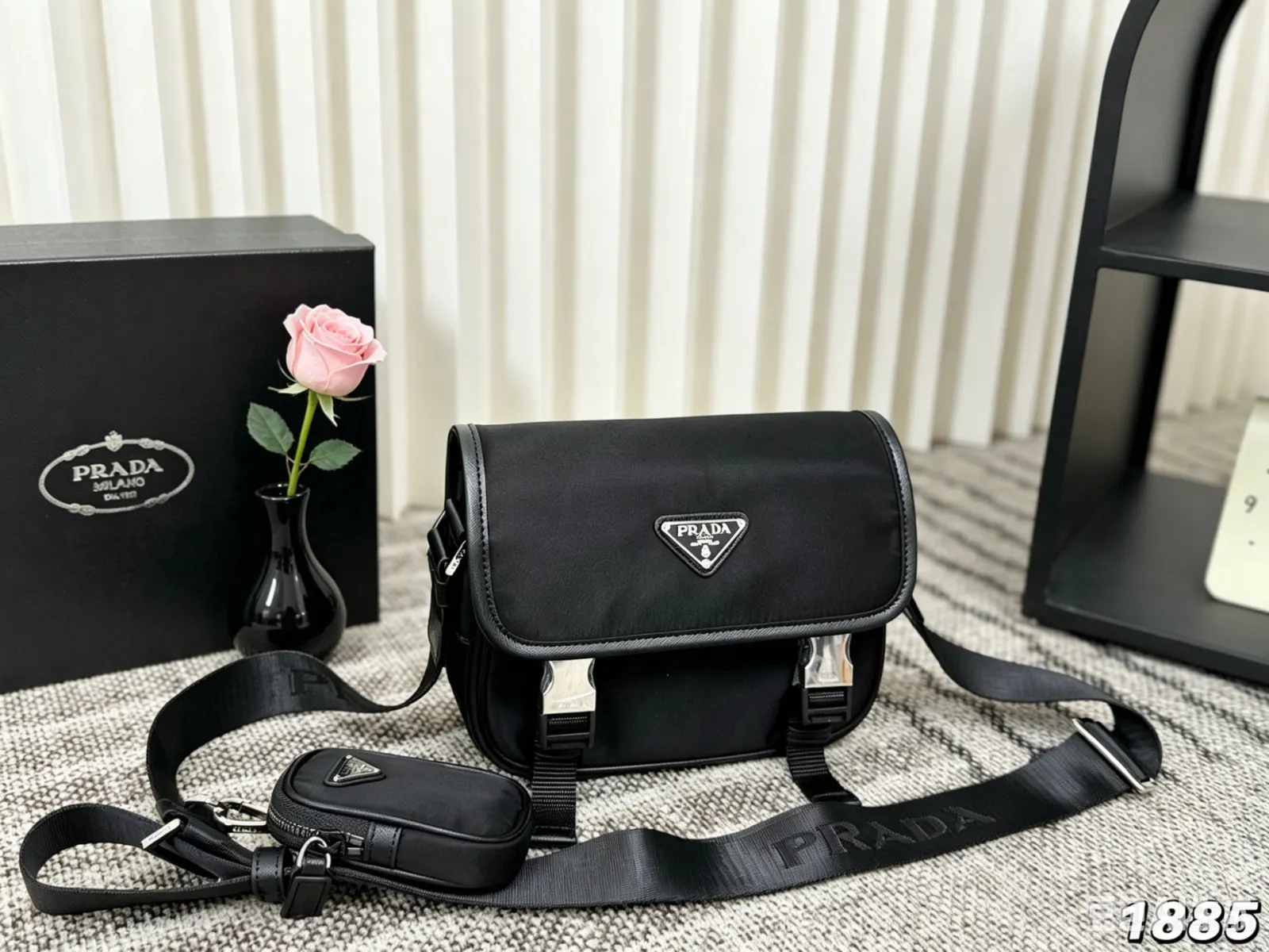 PRADA 邮差包 通勤百搭款