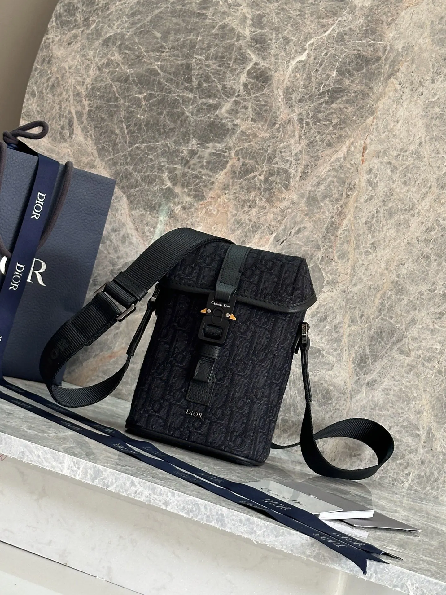Dior Oblique 黑色牛皮信使包 手提斜挎款