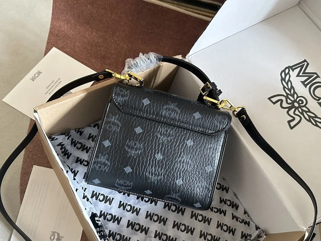 Kelly 黑色 牛皮 款号 MCM 經典款 Kelly凯莉手 斜背包 輕便斜挎款