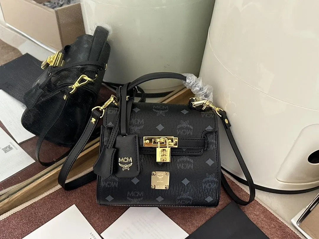 Kelly 黑色 牛皮 款号 MCM 經典款 Kelly凯莉手 斜背包 輕便斜挎款