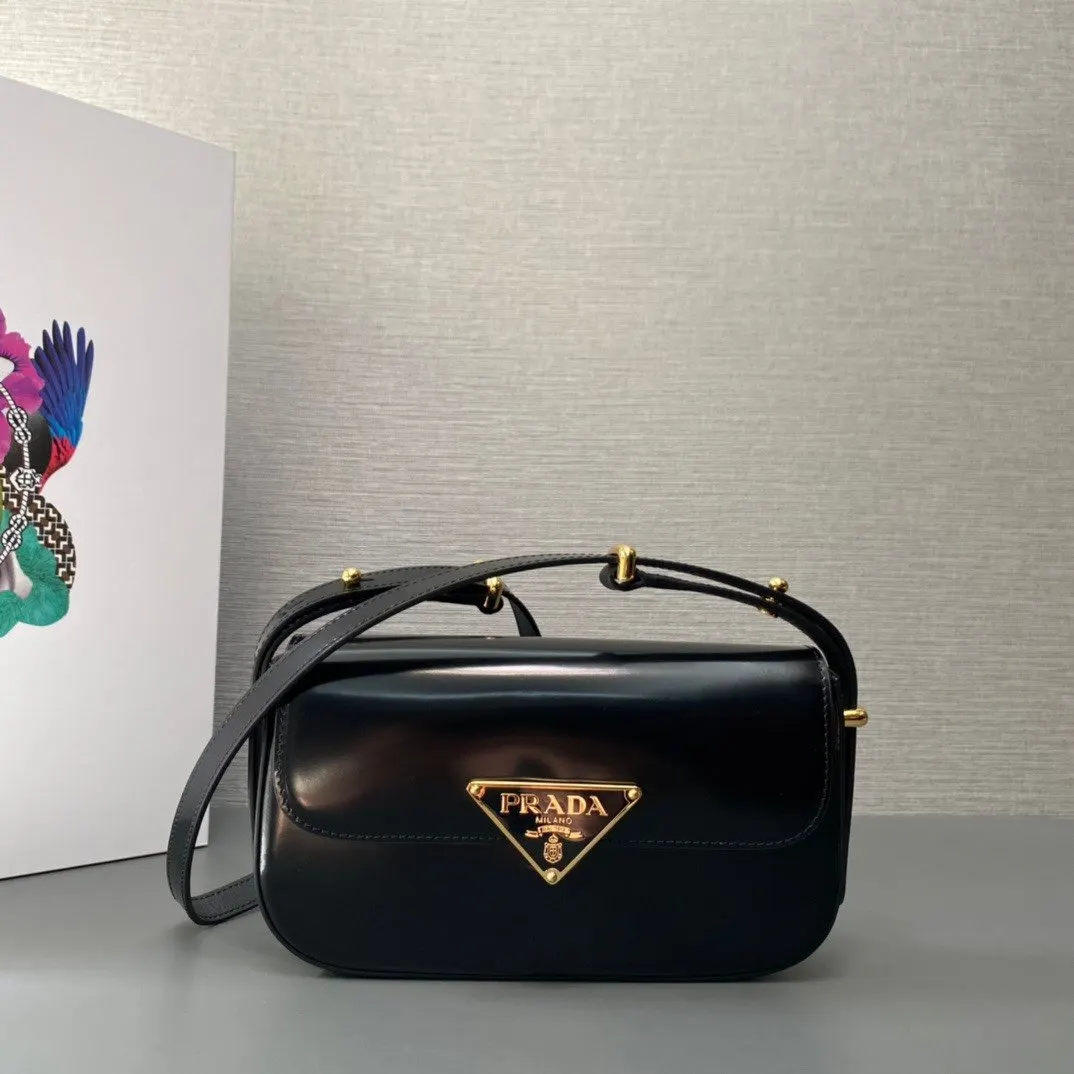 PRADA 牛皮 三角标 斜背包 日常通勤款