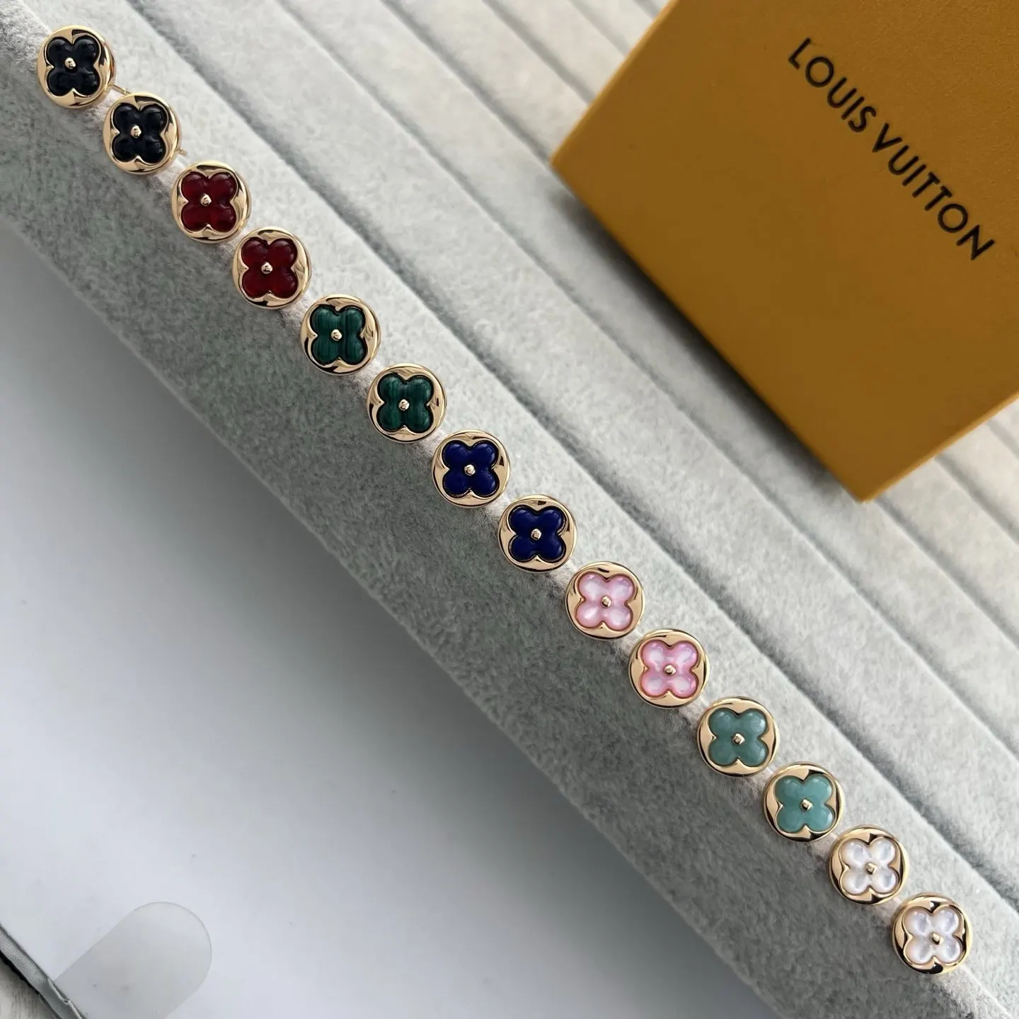 Louis Vuitton Fashion Item