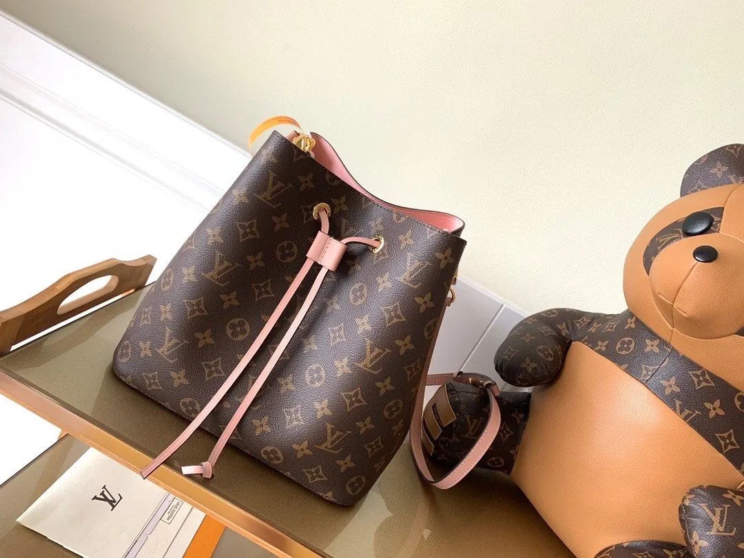 LV 品牌 皮料是 意 水桶包 休閒水桶款