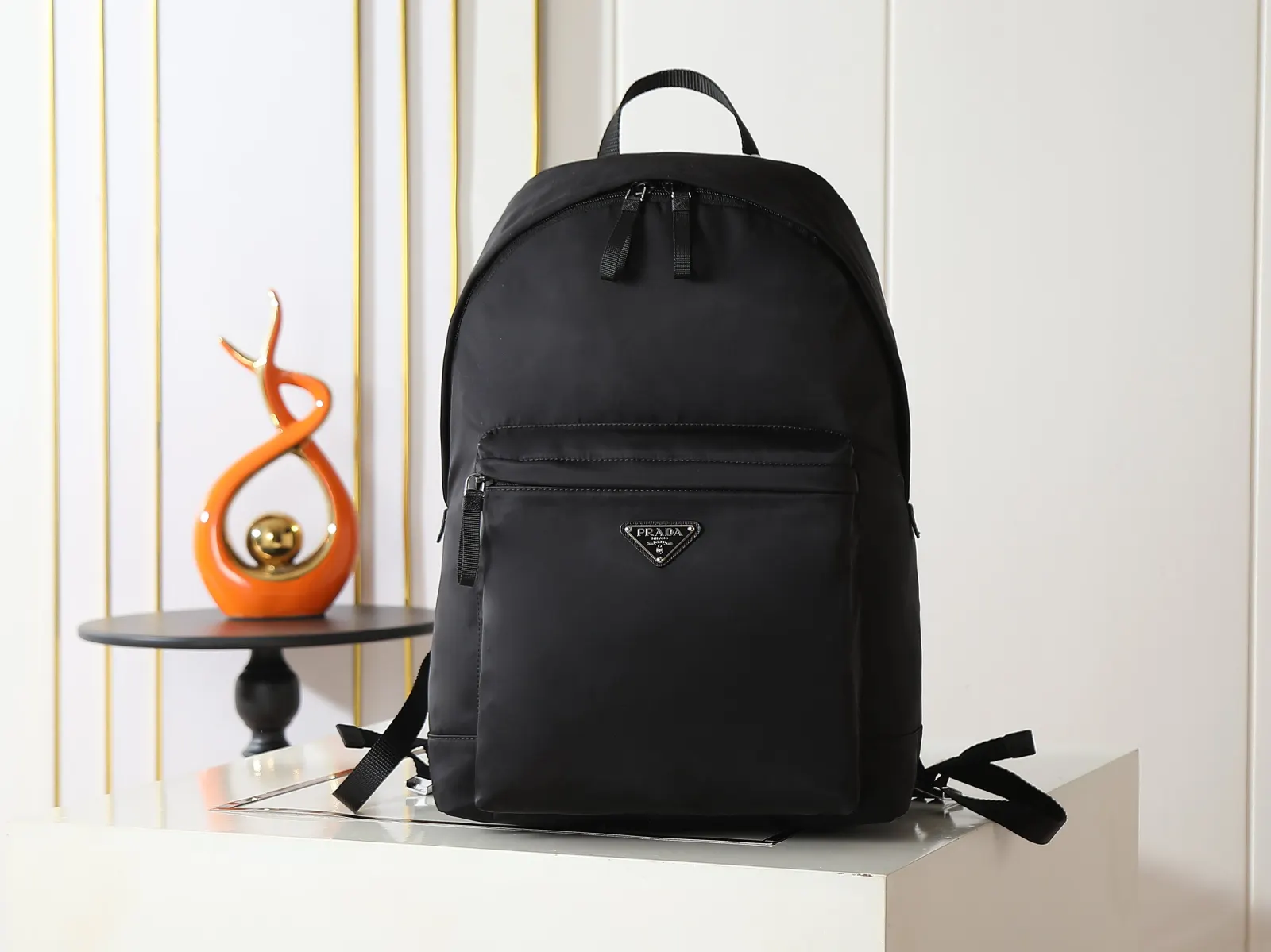 PRADA 2VZ071 Re-Nylon尼龍 Saffiano十字纹牛皮 雙肩背包 輕便实用款
