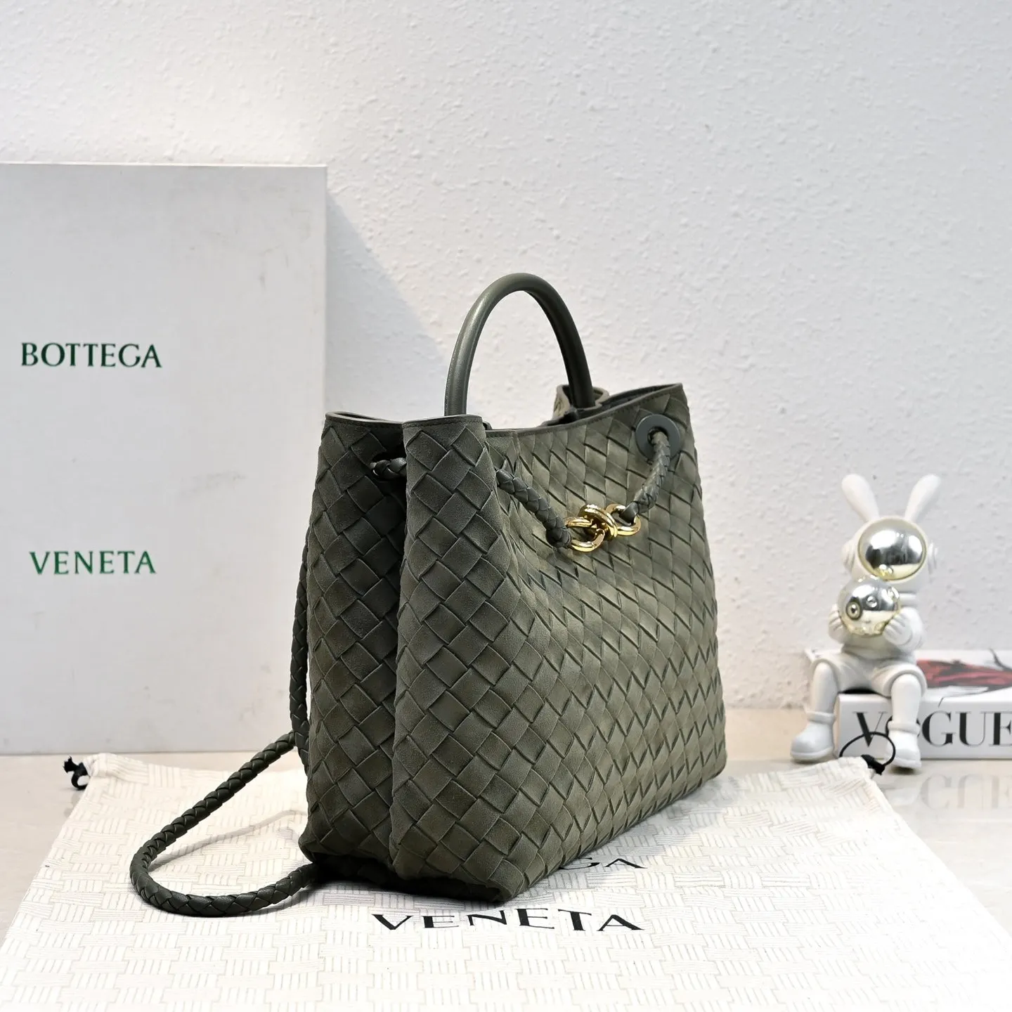 Bottega Veneta 麂皮 斜挎包 轻便斜挎款