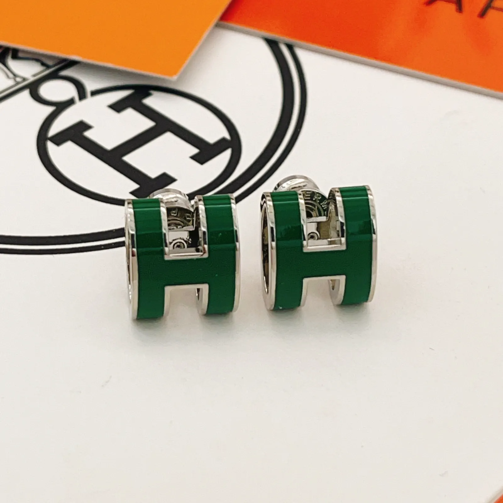 Hermes 銀色 綠色 大号 耳钉 小巧点缀款